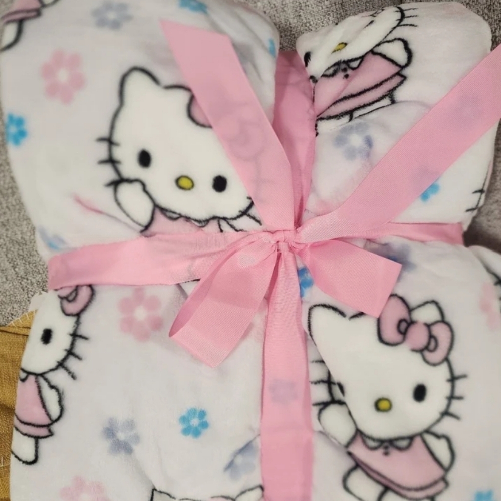 Hello Kitty Spring plush throw blanket FULL/QUEEN